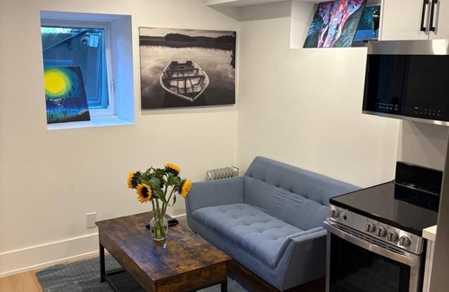 Blake - Jones Apartment | Welcoming Retreat for Guests, Students & Professionals – Where City Meets Nature