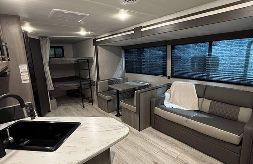 Valdosta House | Welcoming RV-sleeps 4-6! Brand new!