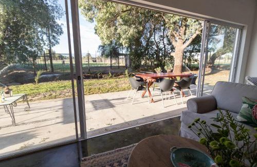 Oudtshoorn Apartment | Welgeluk Cottage