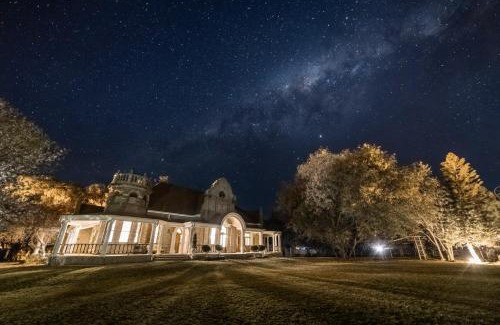 Oudtshoorn Bed & Breakfast | Welgeluk Feather Palace