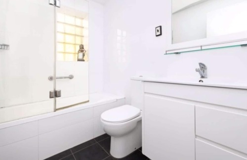 Clovelly House | Well appointed 2BR unit in central Mandurah complex