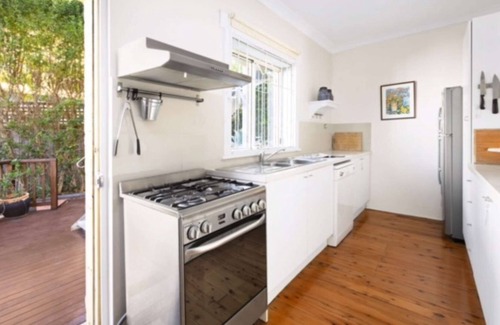 Clovelly House | Well appointed 2BR unit in central Mandurah complex