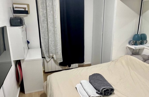 Les Lilas Apartment | Well-appointed apartment