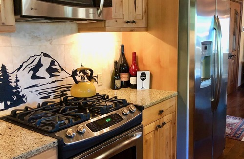 Cle Elum House | Well appointed cabin with views on 20 acres, minutes from Cle Elum & Roslyn