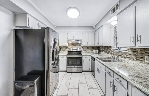 South Side House | Well-appointed home with a pool, children's items, fireplace, washer/dryer, & AC