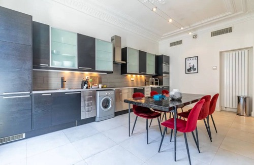 Faubourg-du-Roule Apartment | Well decorated 2br in Champs Elysees
