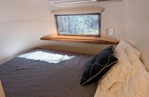 Madison County House | Well-Deserved Nature Getaways in this Fully-Equipped Airstream in Midway, Texas