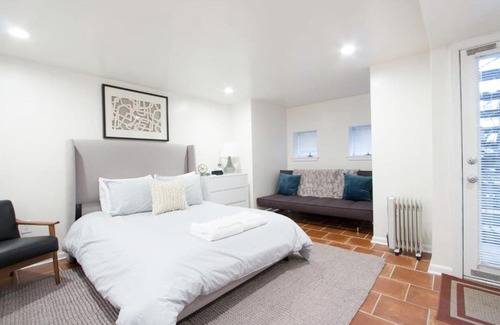 Logan Circle Apartment | WELL-EQUIPPED STUDIO APT - WALK TO METRO SUBWAY