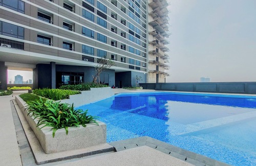 Pinang Apartment | Well Furnished 1Br At Collins Boulevard Apartment