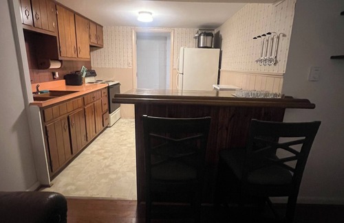 Cumberland Apartment | Well kept, clean, one bedroom guest suite in charming Cumberland MD