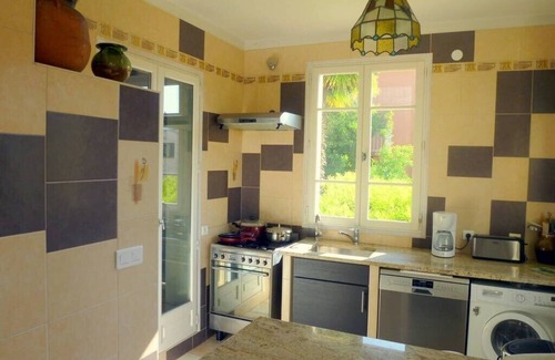 Cap-d'Antibes Apartment | Well located calm comfort Cap d'Antibes. Clim 2 ch stay terrace garden parking