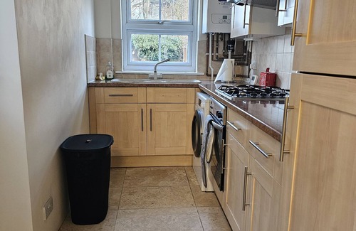 Croxley Green House | Well-located House with Patio and parking -Croxley Green- Easy access to London