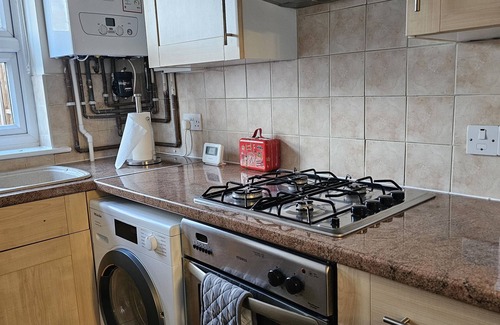 Croxley Green House | Well-located House with Patio and parking -Croxley Green- Easy access to London