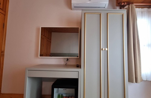 Sultanahmet House | Well located in Sultanahmet, provides air-conditioned rooms, WiFi and a lounge.