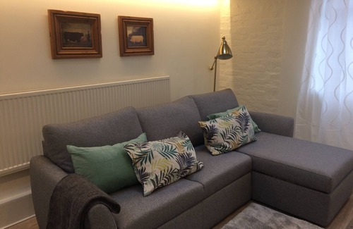 Southfield Apartment | Well-located one-bedroom flat in leafy Chiswick, London