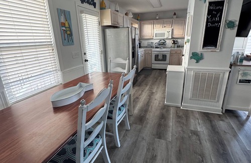 Sunset Beach House | Well-Maintained, fenced, Pet-Friendly West End Beach House – Coastal Retreat!