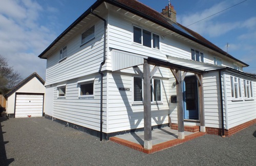 Middleton-on-Sea House | Well Situated Coastal House In Quiet Lane - Sleeps 8