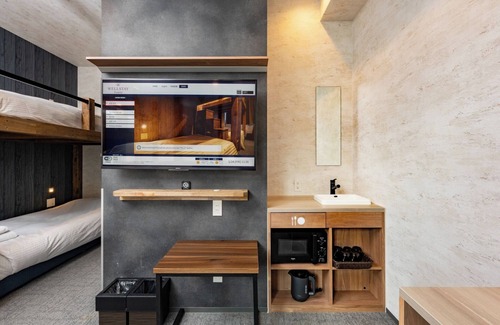 Motomatchi Hotel | Well Stay Namba 5 person room with bath/Osaka Ōsaka