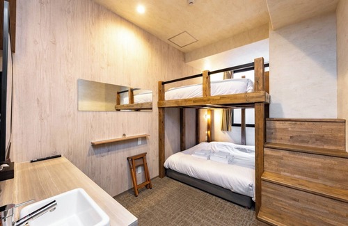 Motomatchi Hotel | Well Stay Namba Quadruple Room 2 Double Beds/Osaka Ōsaka