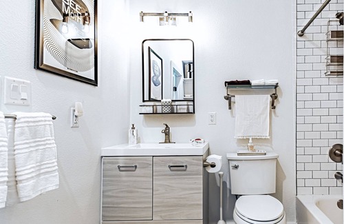 Crestview House | Well-stocked, Free Parking, Perfect to Visit Family