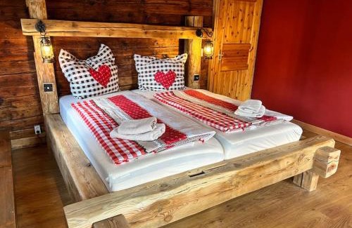 Grossschoenau House | Wellness-Ferienhaus "Hexe" - Whirlpool, Sauna & 3 Bäder auf 237 qm