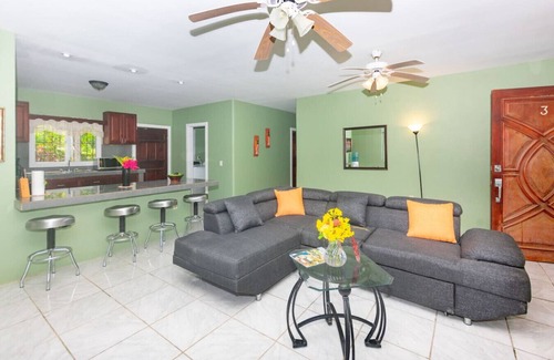 Gibson Bight Villa | Wescot Villas – Modern 4BR Stay in West End area