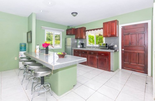 Gibson Bight Villa | Wescot Villas – Modern 4BR Stay in West End area