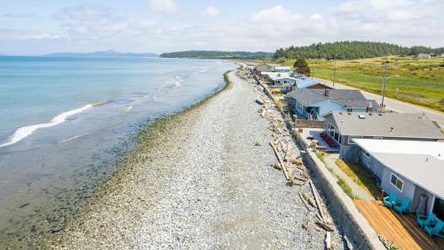 Oak Harbor House | West Beach Wonderland by AvantStay Waterfront