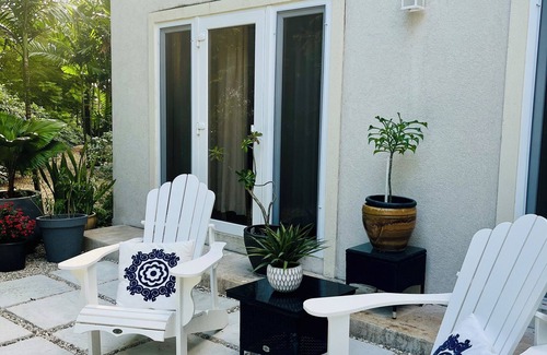 Mullins House | West Coast Paradise - Less than 3 min walk to Gibbes Beach!