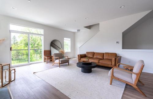 Fontana-on-Geneva Lake House | West End Escape -Screened-In Porch - Private Balconies - Lake View - Walking Distance to Public Beach