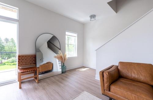 Fontana-on-Geneva Lake House | West End Escape -Screened-In Porch - Private Balconies - Lake View - Walking Distance to Public Beach