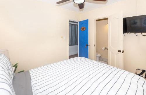 Half Moon Bay Apartment | West End Inn Beachfront Hotel Room in West End