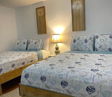 Half Moon Bay Apartment | West End Inn Beachfront Triple Room in West End