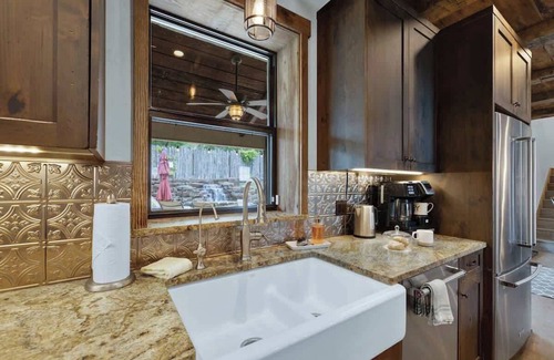 Fredericksburg House | West End Lodge Resort Style Pool!