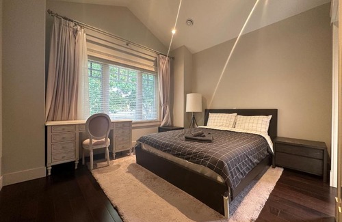 Kerrisdale House | West Kerrisdale Village Guest House