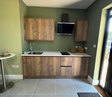 Earlswood House | West Lodge