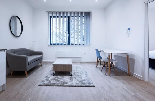 Syon Apartment | West Plaza in Brentford - Standard 1 bed