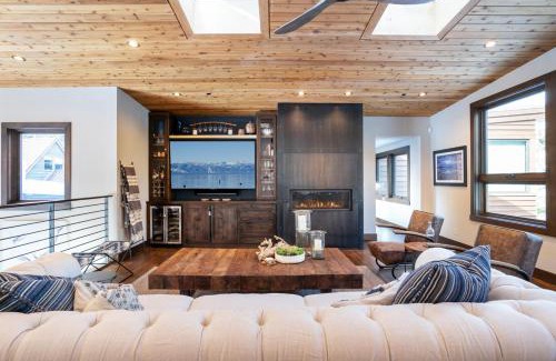 Tahoma House | West Shore - West Shore Hideaway