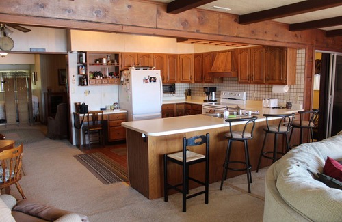 St. Helen Cottage | West Twin Lake Beach Hotel in Saint Helens, MI