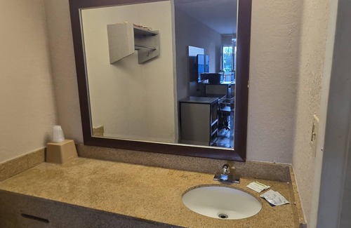 Hattiesburg Hotel | Western Motel By OYO Hattiesburg