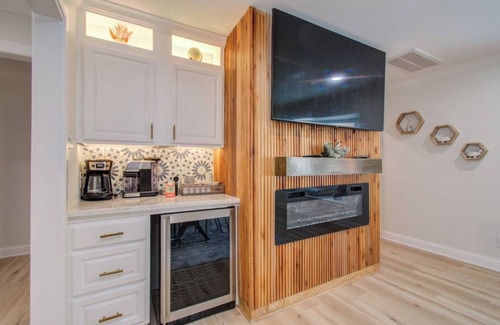 Spring Branch Central House | Western Oaks Retreat