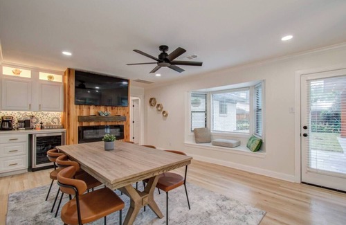 Spring Branch Central House | Western Oaks Retreat
