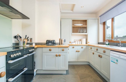 Lydstep Cottage | Westhills, Holiday Cottage Lydstep, Sleeps 7, 3 bedrooms, bathrooms
