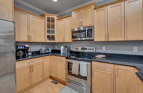 Pine Forest House | Westland Ridge Manor 3BR 2.5BA