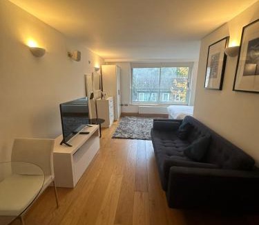 Chelsea Riverside Apartment | Westwood House