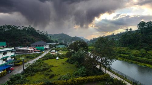 Moolakadai Hotel | Westwood Riverside