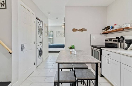 Jefferson Apartment | WeWelcome you to our 1 Bed 1 Bath Studio Unit B