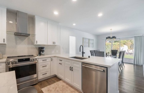 Sunland-Tujunga House | Wexford Hills Poolside Haven Backyard, BBQ