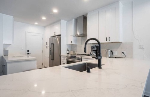 Sunland-Tujunga House | Wexford Hills Poolside Haven Backyard, BBQ