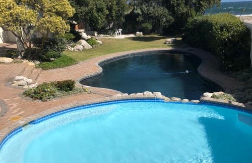 Westcliff Apartment | Whale Rock Estate Hermanus sea view apartment